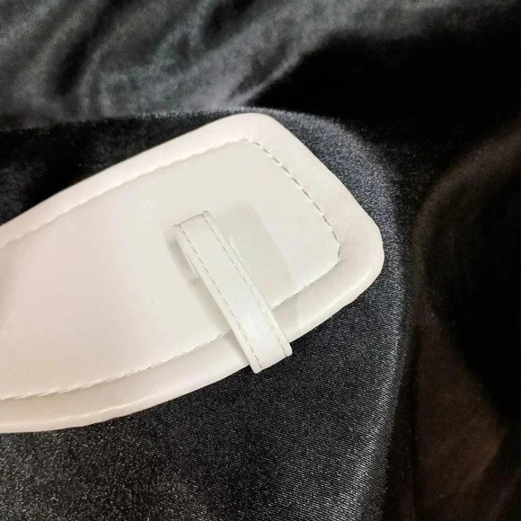 White flat open toe sandal size European 37 - Picture 8 of 8